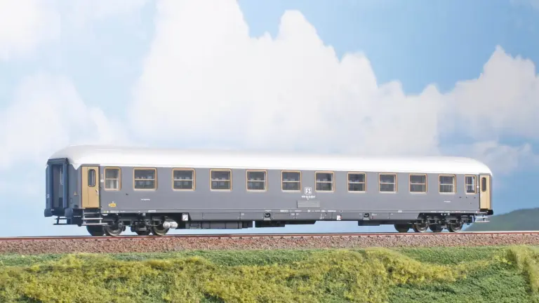 FS Carrozza UIC-X 1970 di 1° classe | Scala H0